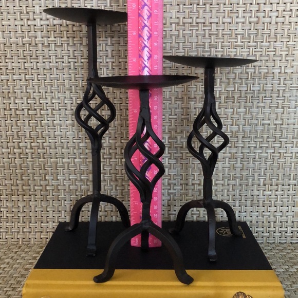 Set Of Three Vintage Graduated Sizes Twisted Metal Pillar Candle Holders - Picture 15 of 15